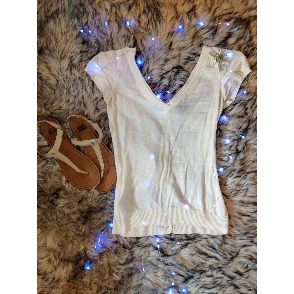 Cap sleeve T with button up back